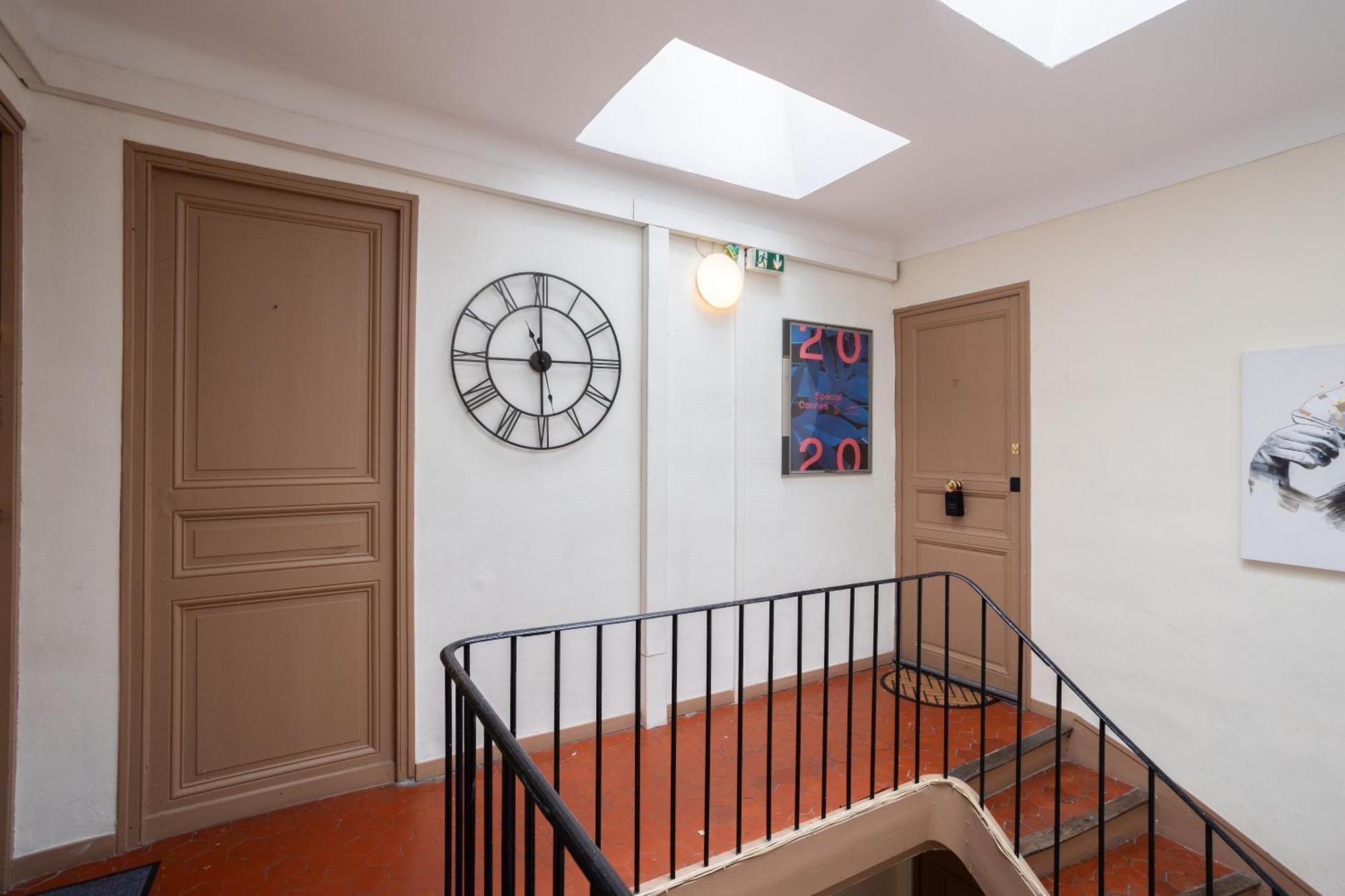 Modern Located In * Cannes
