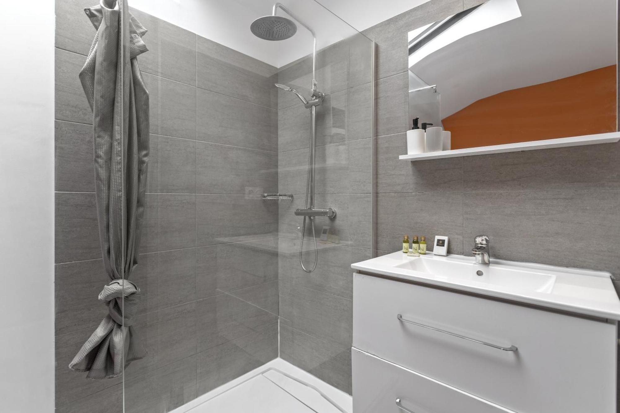 Apartment Modern Located In