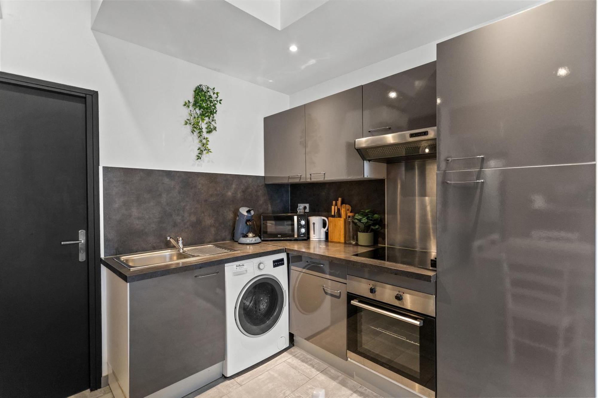 Apartment Modern Located In *