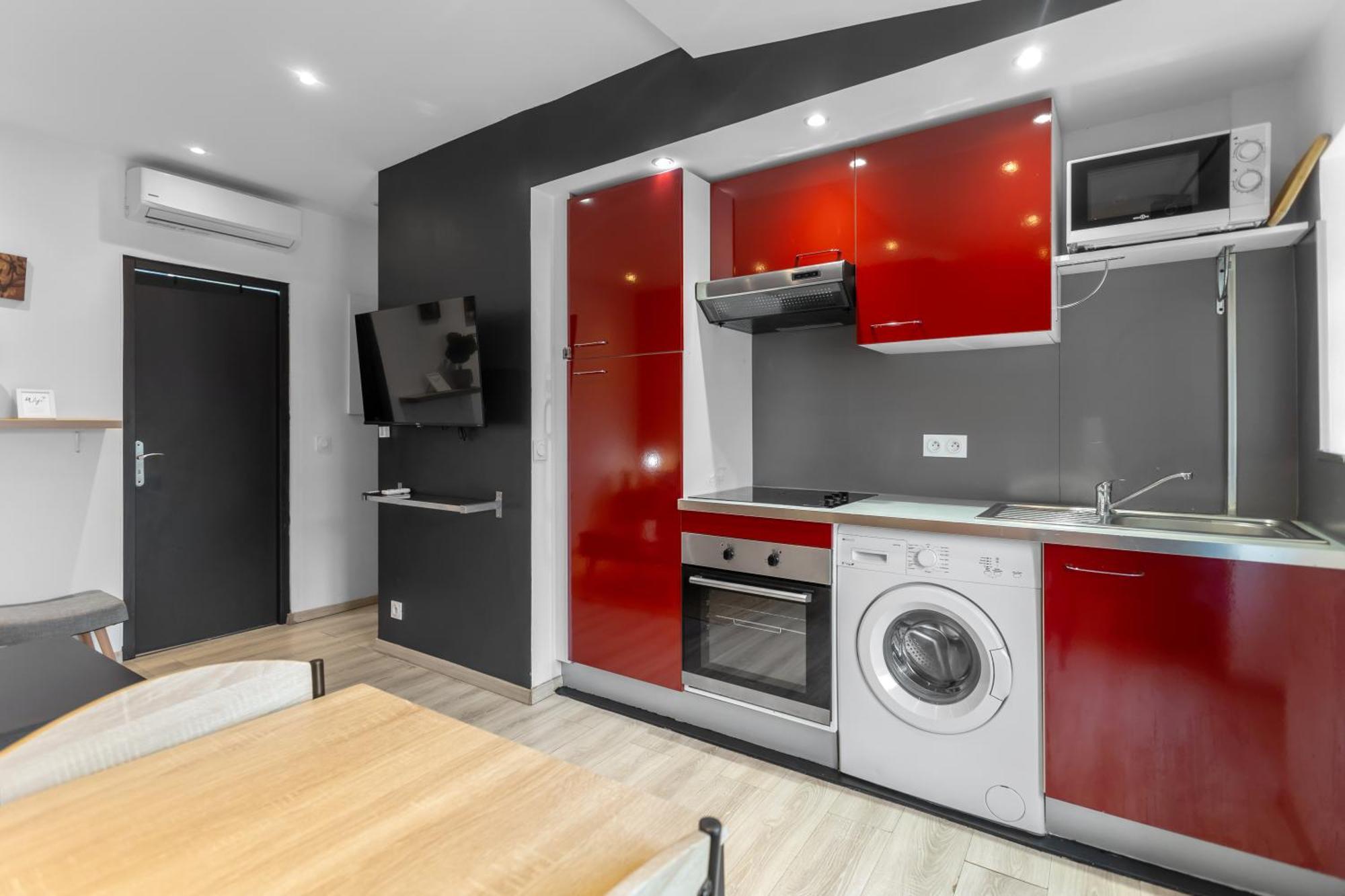 Modern Located In Apartment *