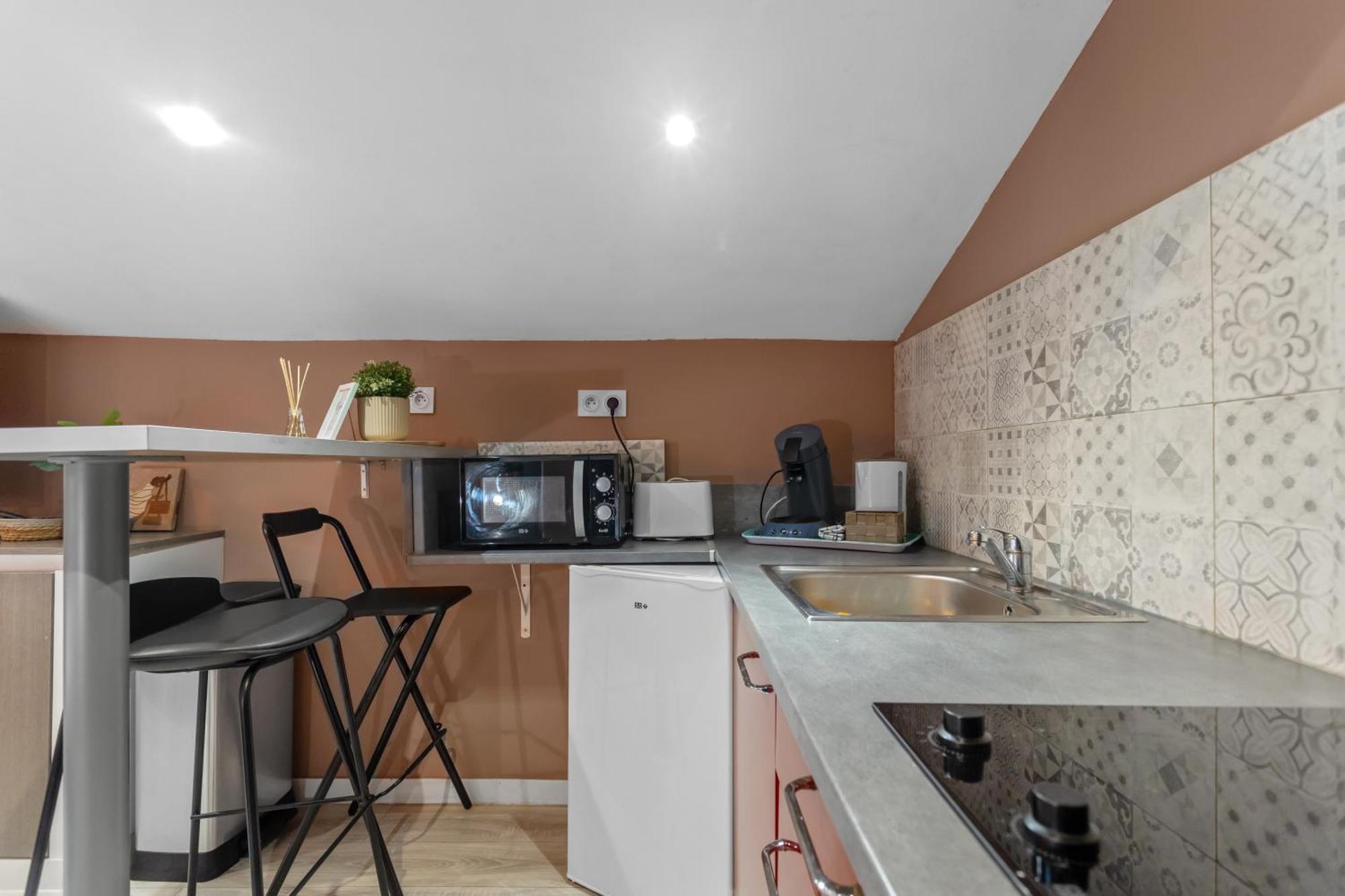 Modern Located In Apartment