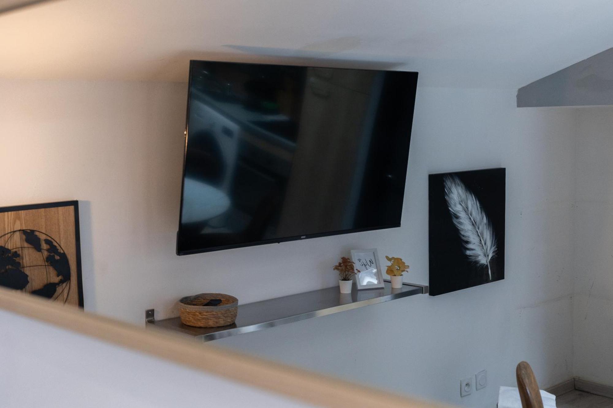 Apartment Modern Located In *