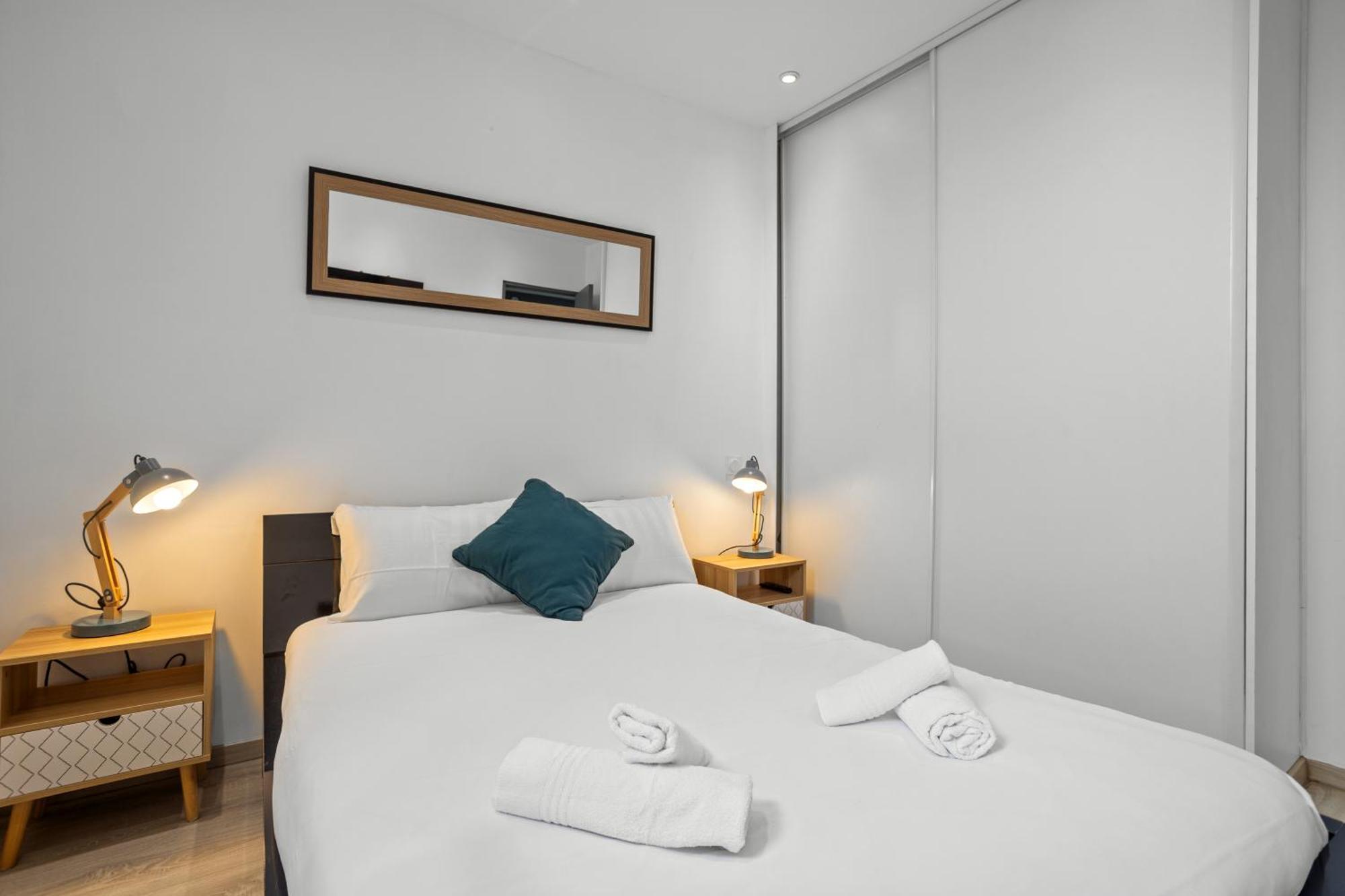 Modern Located In Apartment Cannes