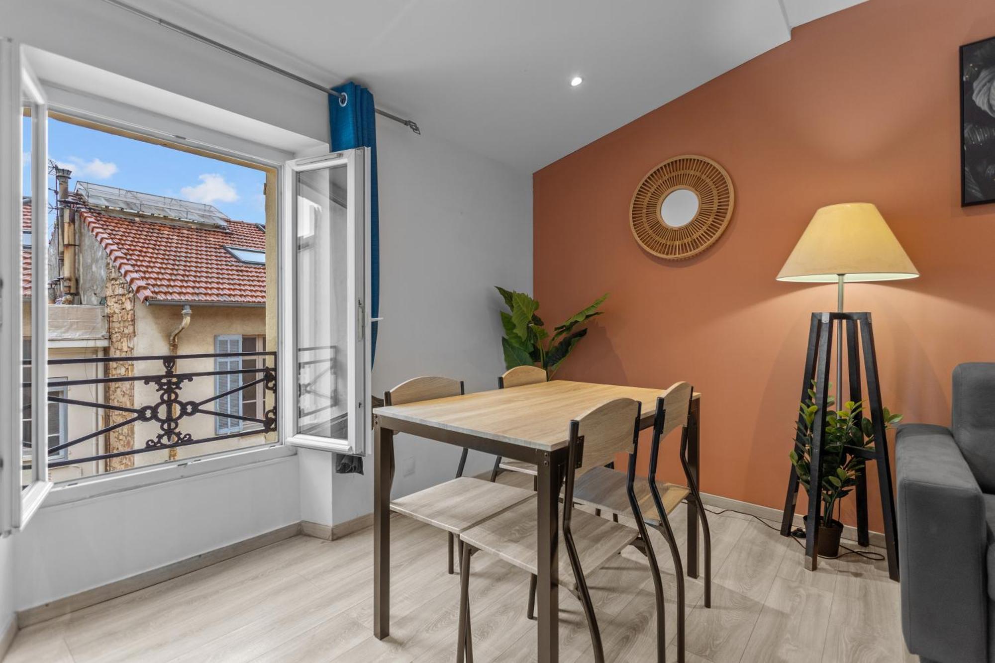 Apartment Modern Located In