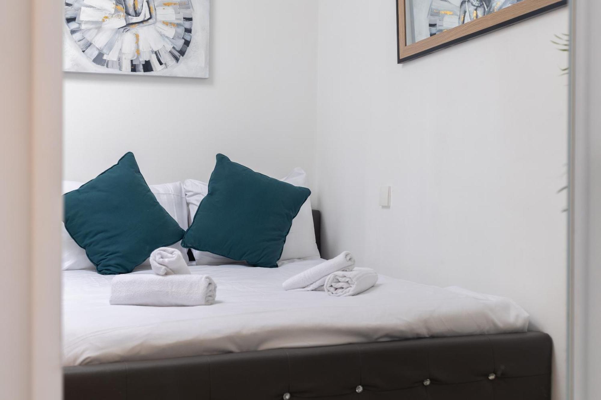 Modern Located In Apartment *