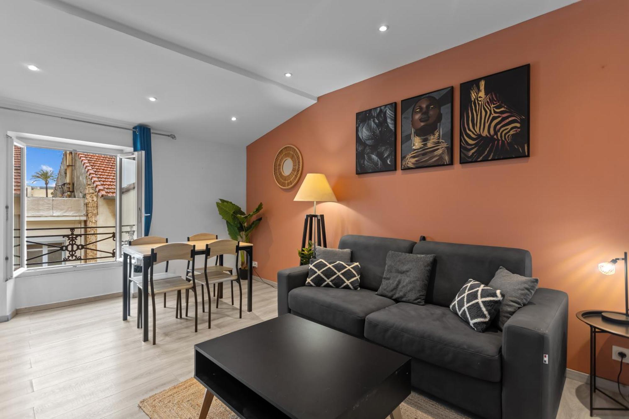 Modern Located In Apartment *