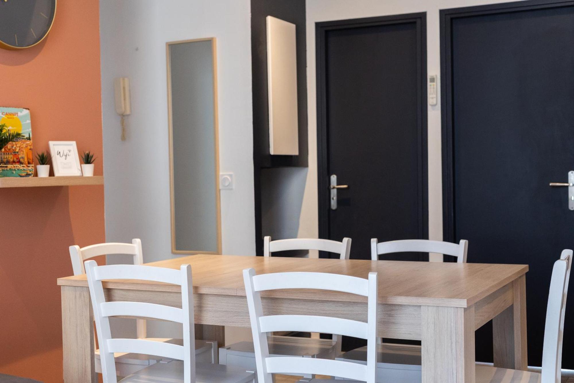 Modern Located In Apartment *