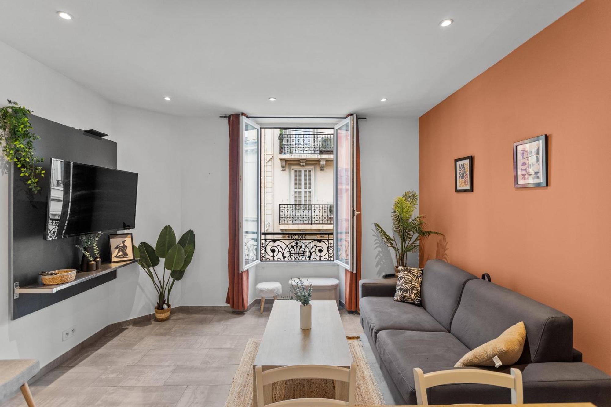 Modern Located In Apartment *