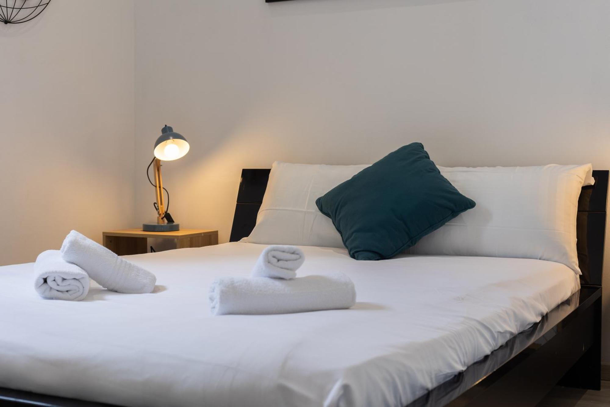 Modern Located In Apartment Cannes
