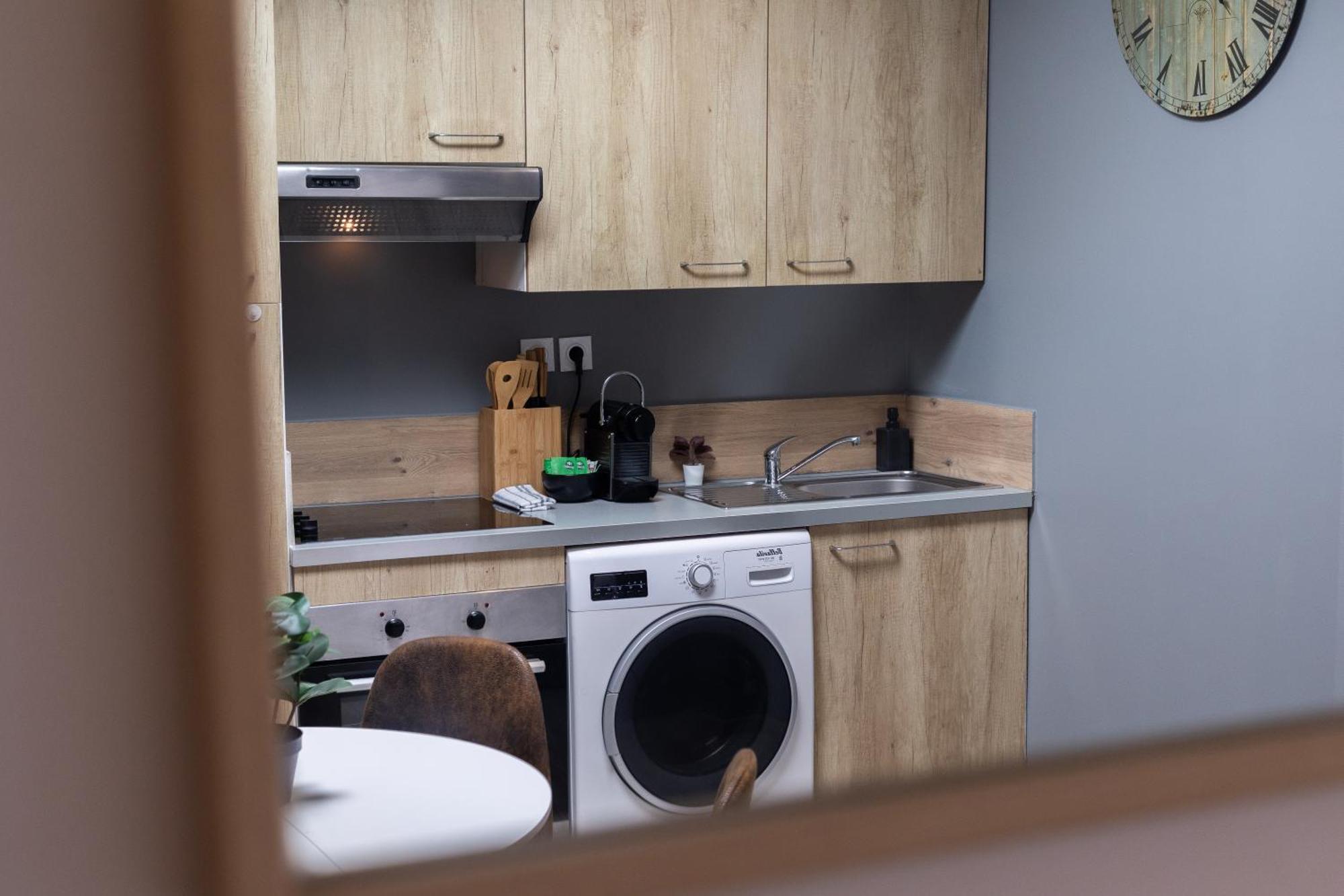 Modern Located In Apartment